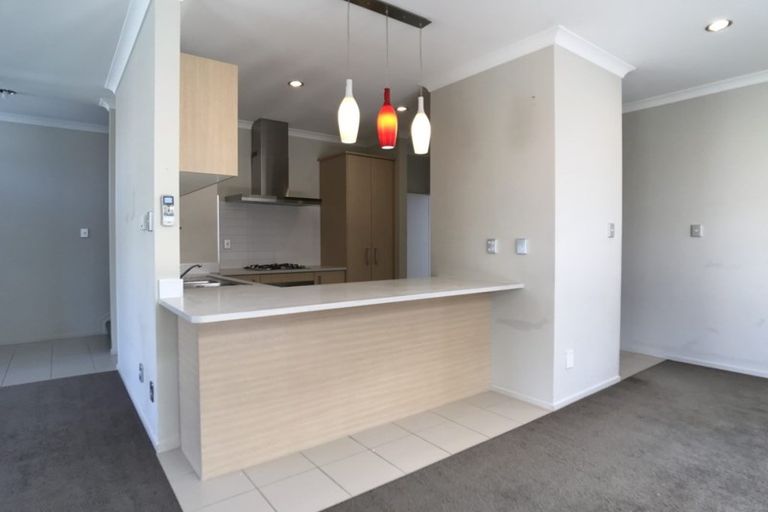 Photo of property in 111 Fernhill Way, Oteha, Auckland, 0632