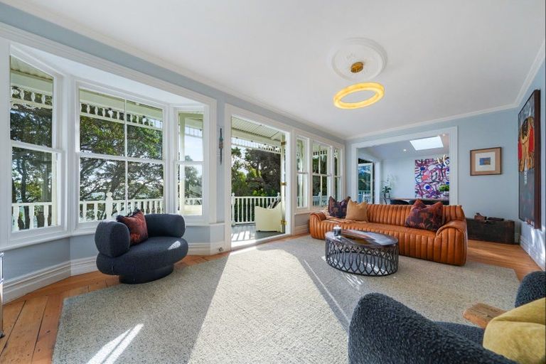 Photo of property in 36 Queen Street, Northcote Point, Auckland, 0627