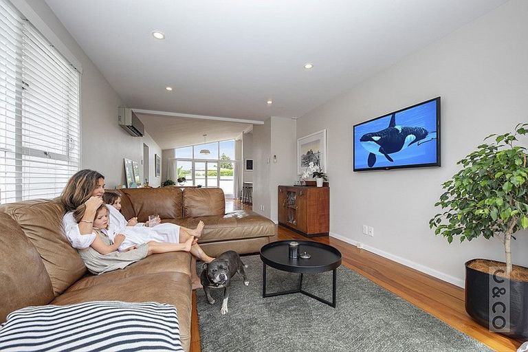 Photo of property in 25 Maude Street, Riverhead, 0820