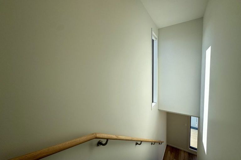 Photo of property in 1/506 Glenfield Road, Bayview, Auckland, 0629