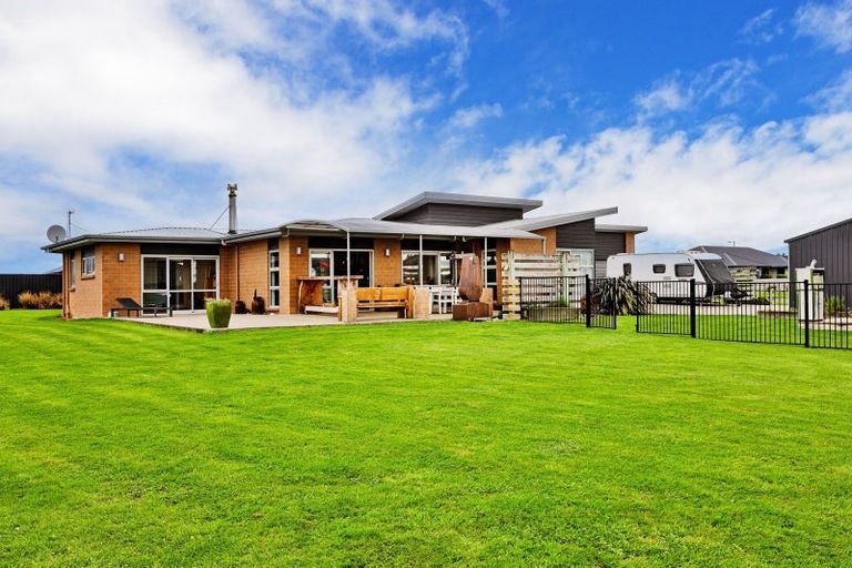 Photo of property in 21 Sunrise Drive, Seaward Bush, Invercargill, 9812