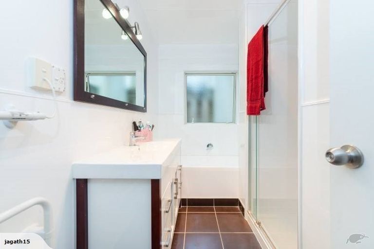 Photo of property in 25c Buscomb Avenue, Henderson, Auckland, 0610