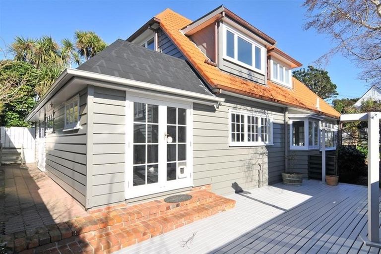 Photo of property in 15 Roscoe Terrace, Wadestown, Wellington, 6012