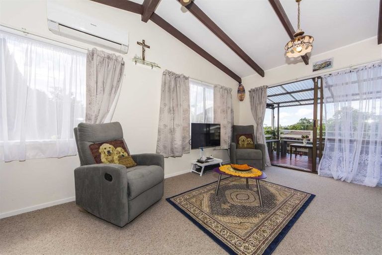 Photo of property in 2/5 Akehurst Avenue, New Lynn, Auckland, 0600