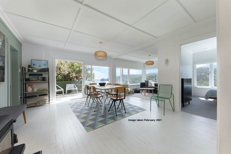 Photo of property in 42 Rayner Road, Piha, 0772