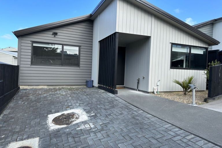 Photo of property in 8/101 Hobsonville Road, West Harbour, Auckland, 0618