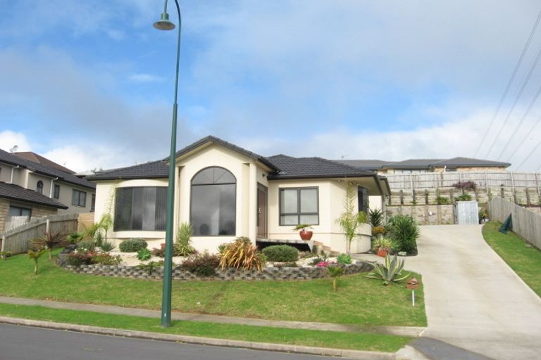 Photo of property in 35 Mt Lebanon Crescent, The Gardens, Auckland, 2105