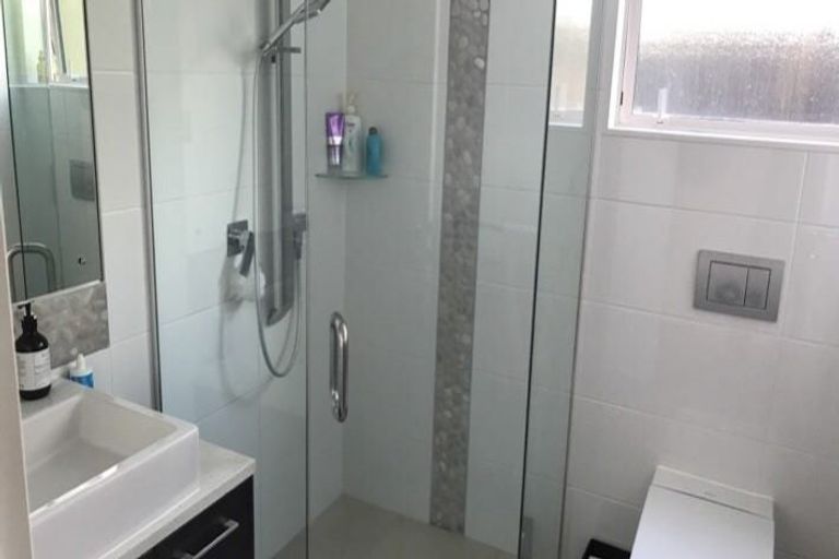 Photo of property in 13 Commodore Parry Road, Castor Bay, Auckland, 0620