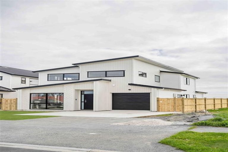 Photo of property in 12 Korowhiti Road, Clarks Beach, 2122