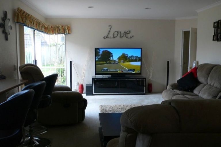 Photo of property in 3 Claremont Way, East Tamaki Heights, Auckland, 2016