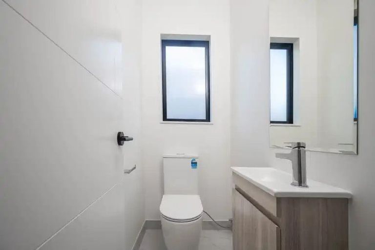 Photo of property in 106c Taikata Road, Te Atatu Peninsula, Auckland, 0610