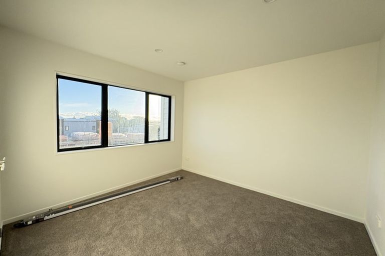 Photo of property in 723d Massey Road, Mangere, Auckland, 2022