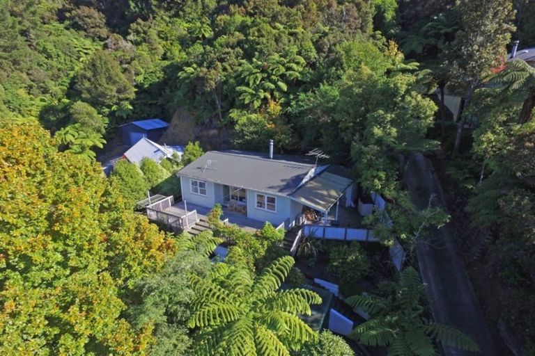 Photo of property in 82 Wyndham Road, Pinehaven, Upper Hutt, 5019