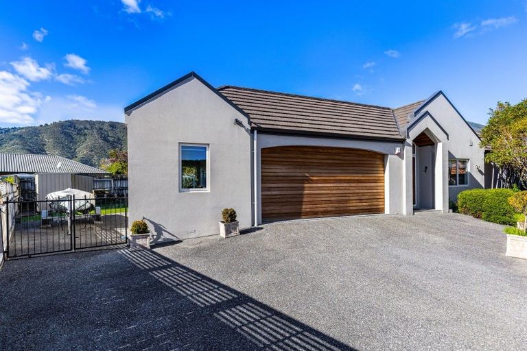 Photo of property in 10 Glentui Place, Waikawa, Picton, 7220