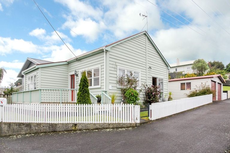 Photo of property in 88 Young Street, New Plymouth, 4310