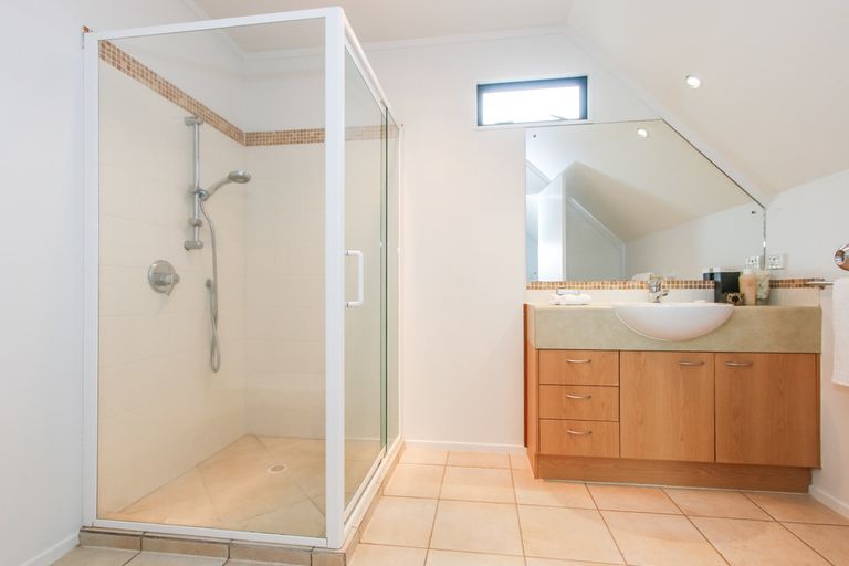 Photo of property in 21/15a Vinograd Drive, Te Atatu Peninsula, Auckland, 0610