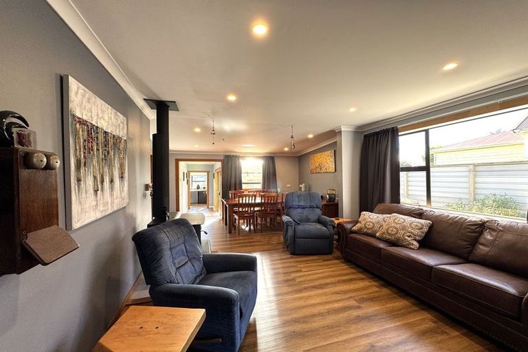 Photo of property in 33 Main Road, Owaka, 9535