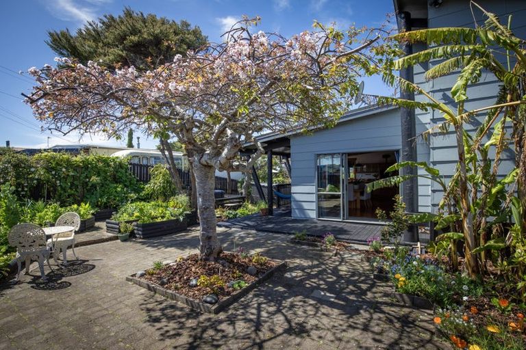 Photo of property in 1 Bay View Road, Raglan, 3225