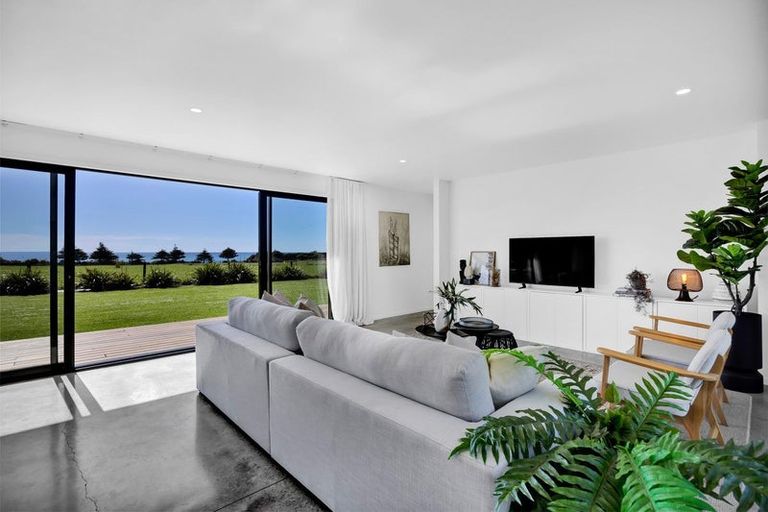 Photo of property in 386 Kaihihi Road, Okato, New Plymouth, 4381