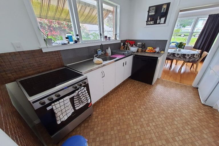 Photo of property in 30 Weybridge Crescent, Glen Innes, Auckland, 1072
