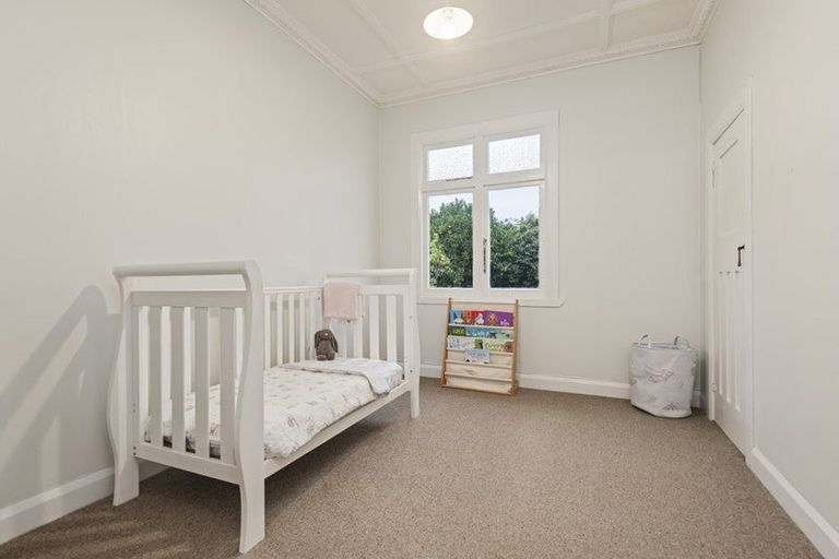 Photo of property in 16 Kowhai Avenue, Takaro, Palmerston North, 4410