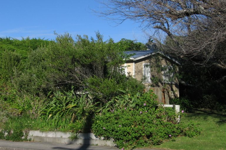 Photo of property in 32 Waimea Road, Waikanae Beach, Waikanae, 5036
