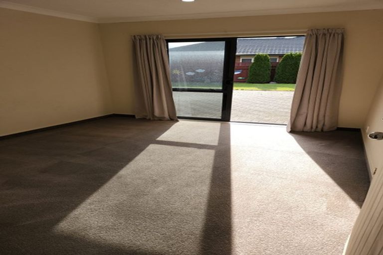 Photo of property in 170 Milne Drive, Paraparaumu, 5032