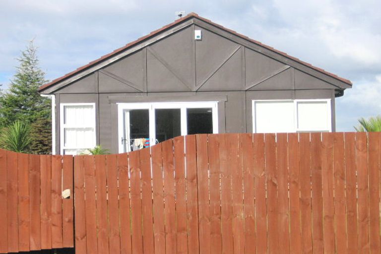 Photo of property in 44 Zita Maria Drive, Massey, Auckland, 0614