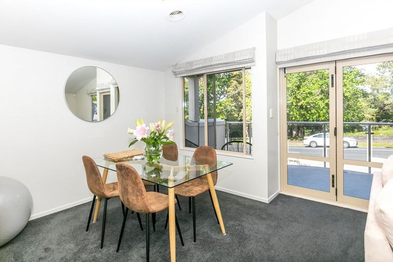 Photo of property in 2/20 Ruakiwi Road, Hamilton Lake, Hamilton, 3204