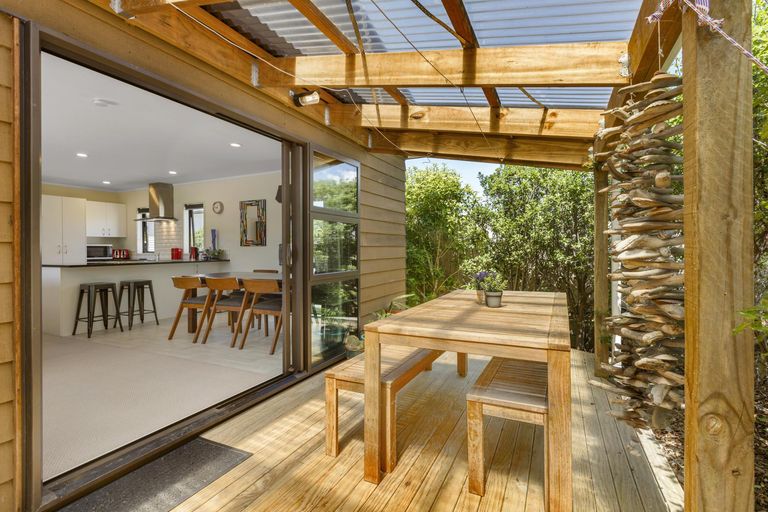 Photo of property in 5b Waikowhai Place, Raglan, 3225