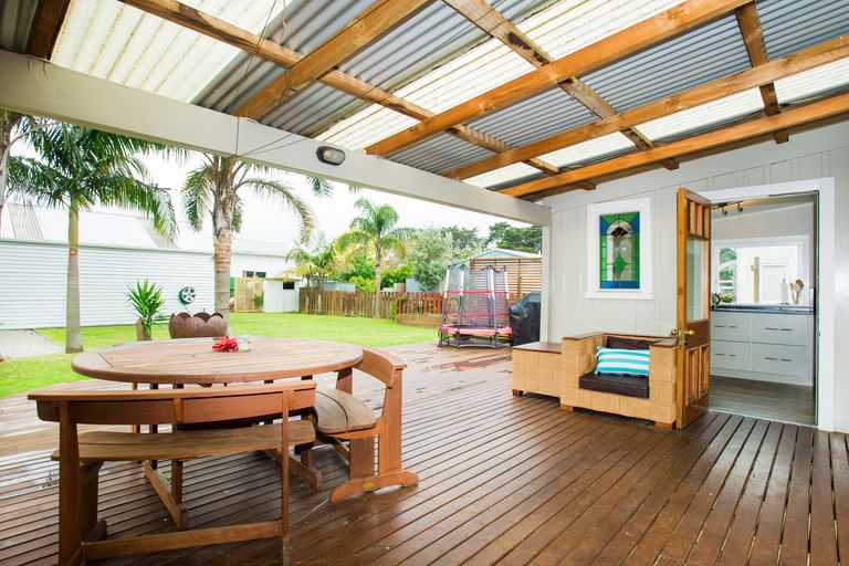 Photo of property in 27 Disraeli Street, Gisborne, 4010