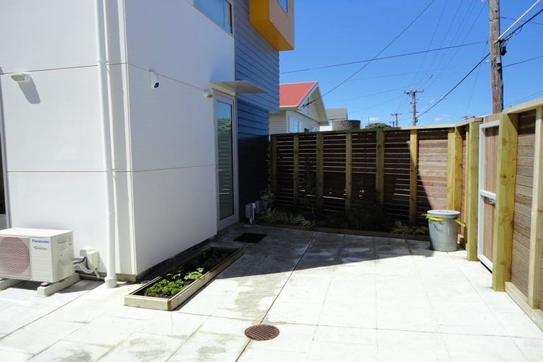 Photo of property in 1/105 Rongotai Road, Kilbirnie, Wellington, 6022