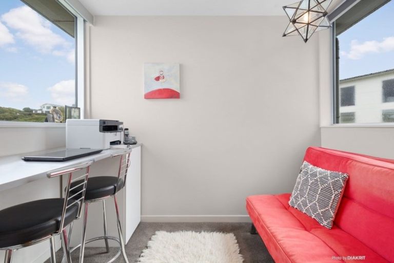 Photo of property in 21 Bendigo Grove, Newlands, Wellington, 6037