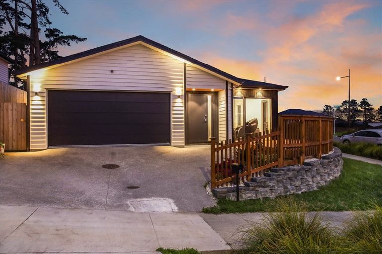 Photo of property in 2 Barrique Road, Kumeu, 0810
