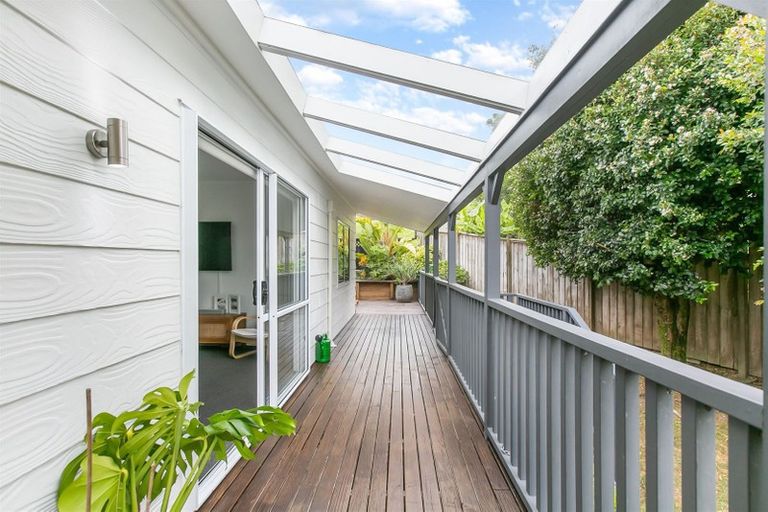 Photo of property in 2/34 Lambrown Drive, Totara Vale, Auckland, 0629