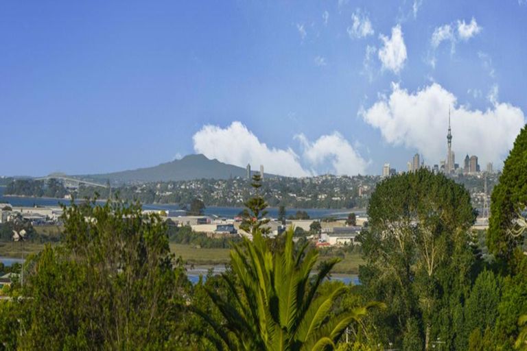 Photo of property in 17 Te Atatu Road, Te Atatu South, Auckland, 0610