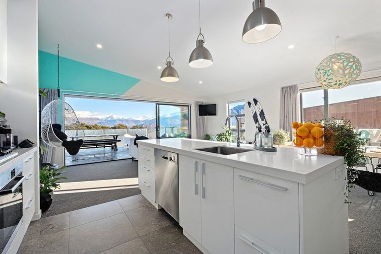 Photo of property in 8 Edgewood Place, Wanaka, 9305