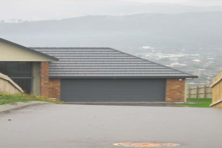 Photo of property in 37 James Nairn Grove, Riverstone Terraces, Upper Hutt, 5018