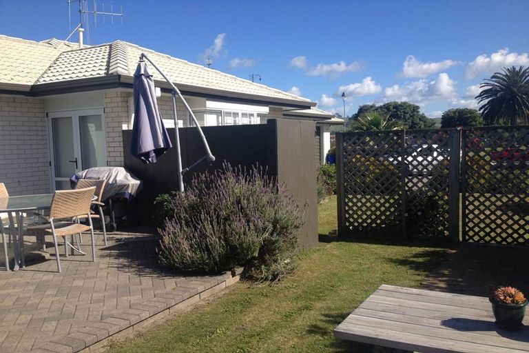 Photo of property in 49 Gravatt Road, Papamoa Beach, Papamoa, 3118