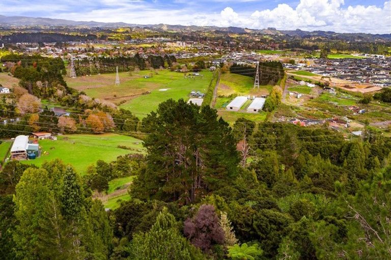 Photo of property in 48 Pinetone Road, Kumeu, 0892