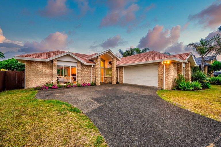 Photo of property in 22 Ballycullanie Place, Dannemora, Auckland, 2016