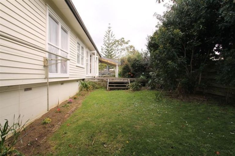Photo of property in 1/7 The Rosebowl, Sunnyhills, Auckland, 2010