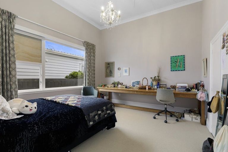 Photo of property in 117 Derwent Street, Island Bay, Wellington, 6023