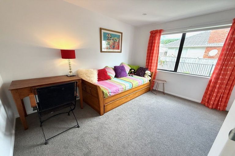 Photo of property in 2 Nga Tutu Place, Belmont, Auckland, 0622