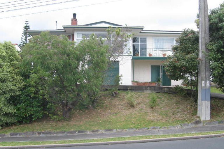 Photo of property in 25 Chivalry Road, Glenfield, Auckland, 0629