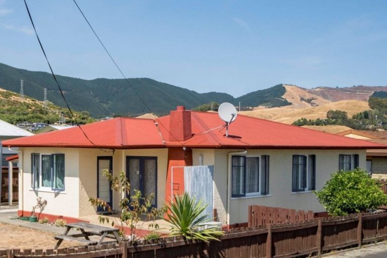 Photo of property in 1/20 Ranui Road, Stoke, Nelson, 7011