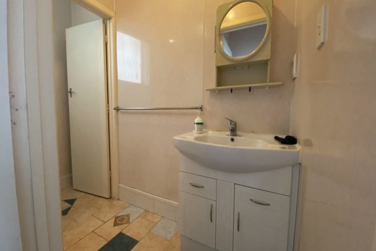 Photo of property in 14 Meadowvale Avenue, Forrest Hill, Auckland, 0620