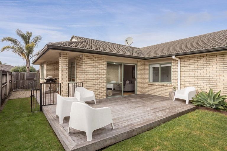 Photo of property in 14 Grabella Place, Papamoa Beach, Papamoa, 3118