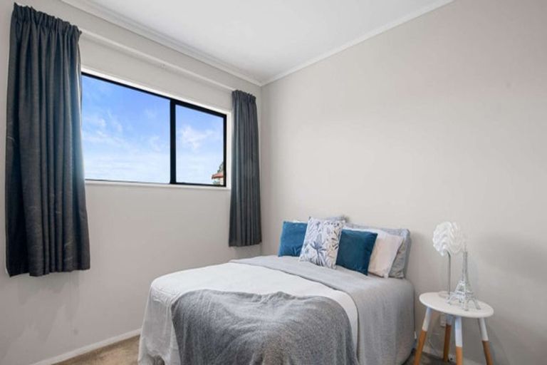 Photo of property in 1/17 Sturm Avenue, Massey, Auckland, 0614