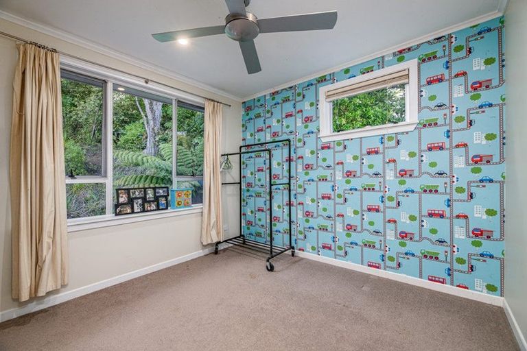 Photo of property in 20 Raroa Terrace, Waiatarua, Auckland, 0604